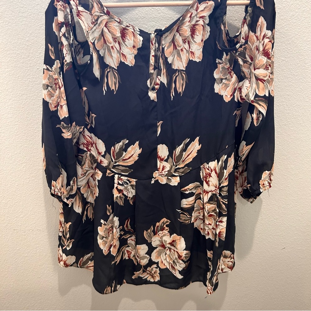 ✨Floral Cold Shoulder Women's‎ Blouse Top Size Large - Picture 5 of 9